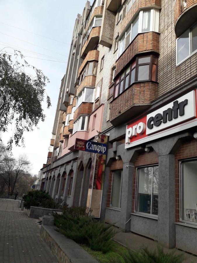 Апартаменты На Проспекте Почтовый Kryvyi Rih Exterior photo